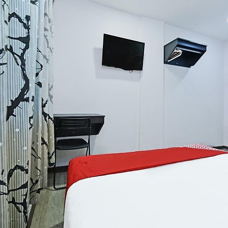 Super Oyo 992 Orange Hotel קואלה פילה מראה חיצוני תמונה