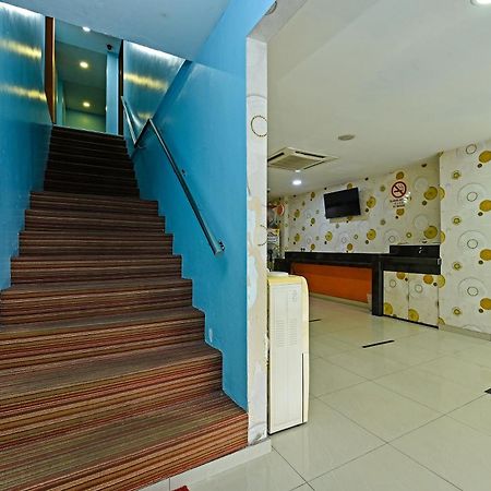 Super Oyo 992 Orange Hotel קואלה פילה מראה חיצוני תמונה