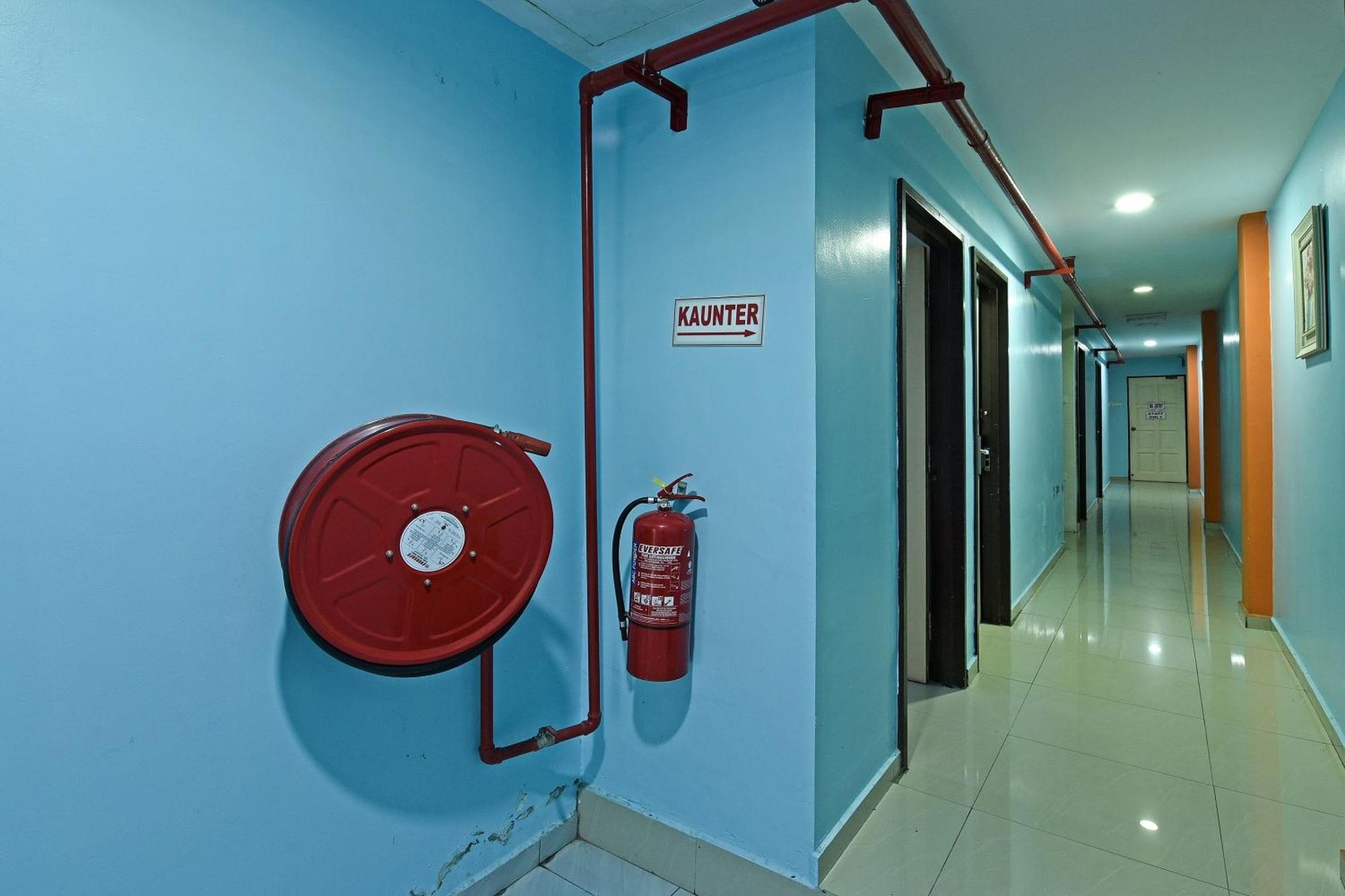 Super Oyo 992 Orange Hotel קואלה פילה מראה חיצוני תמונה