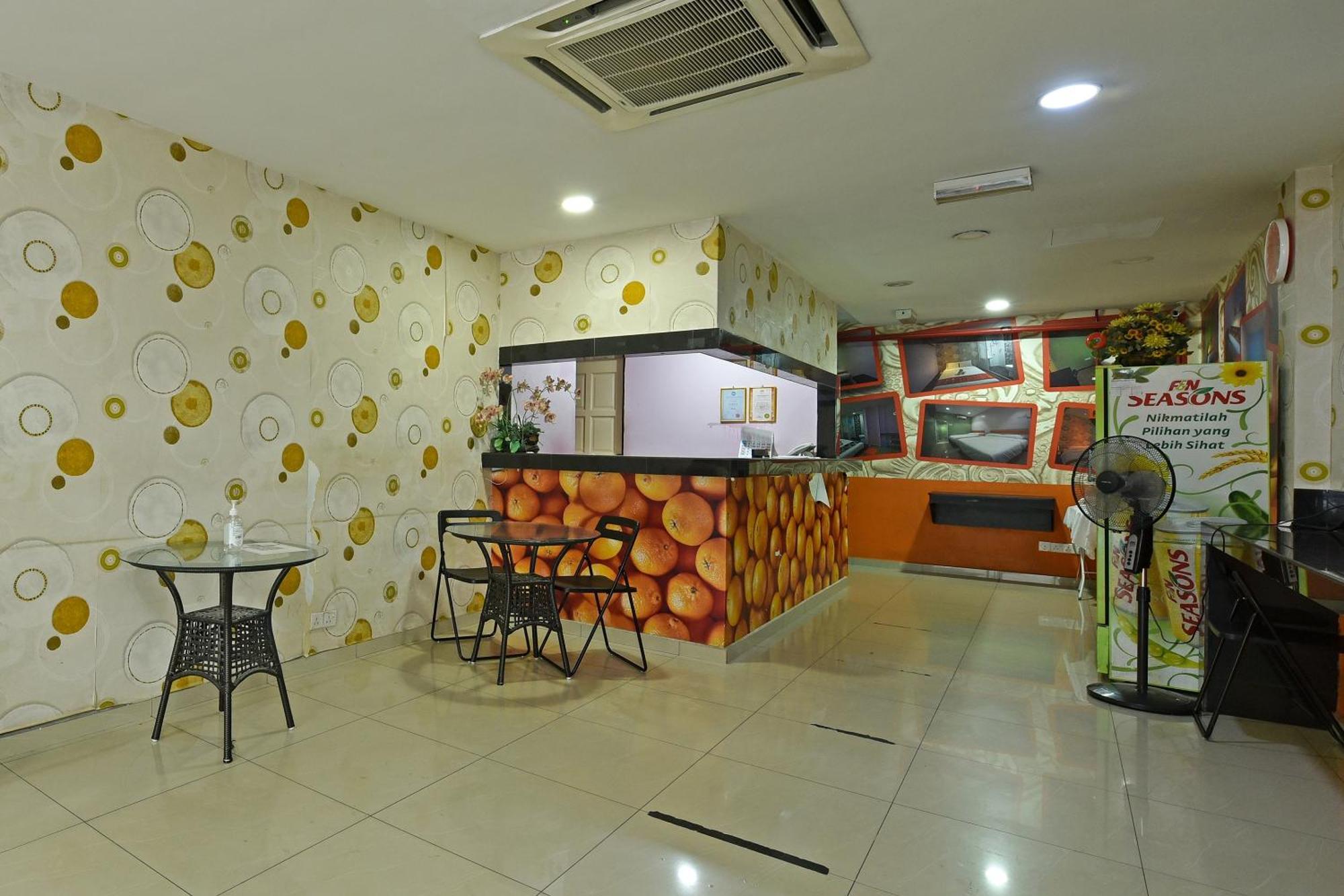 Super Oyo 992 Orange Hotel קואלה פילה מראה חיצוני תמונה