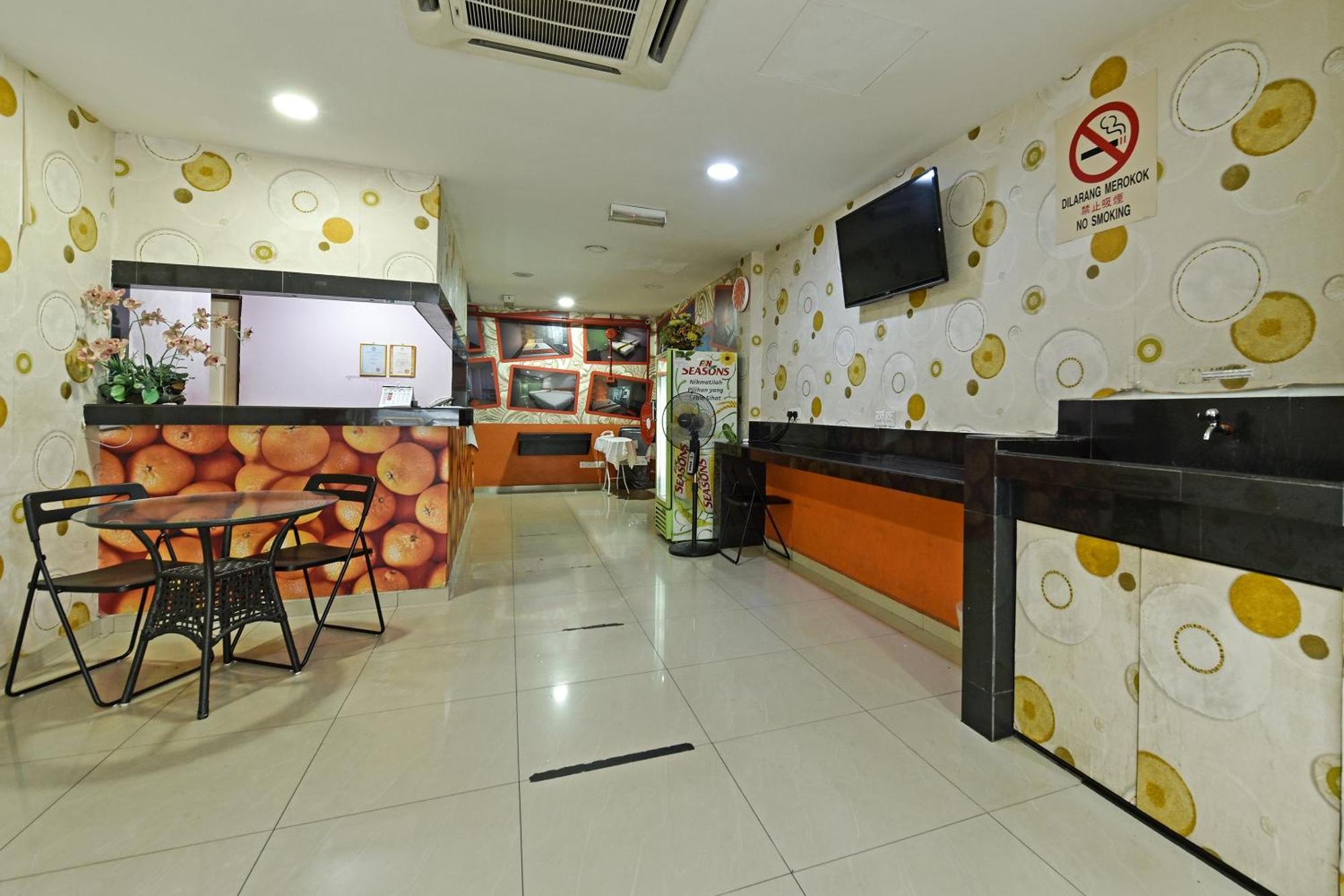 Super Oyo 992 Orange Hotel קואלה פילה מראה חיצוני תמונה