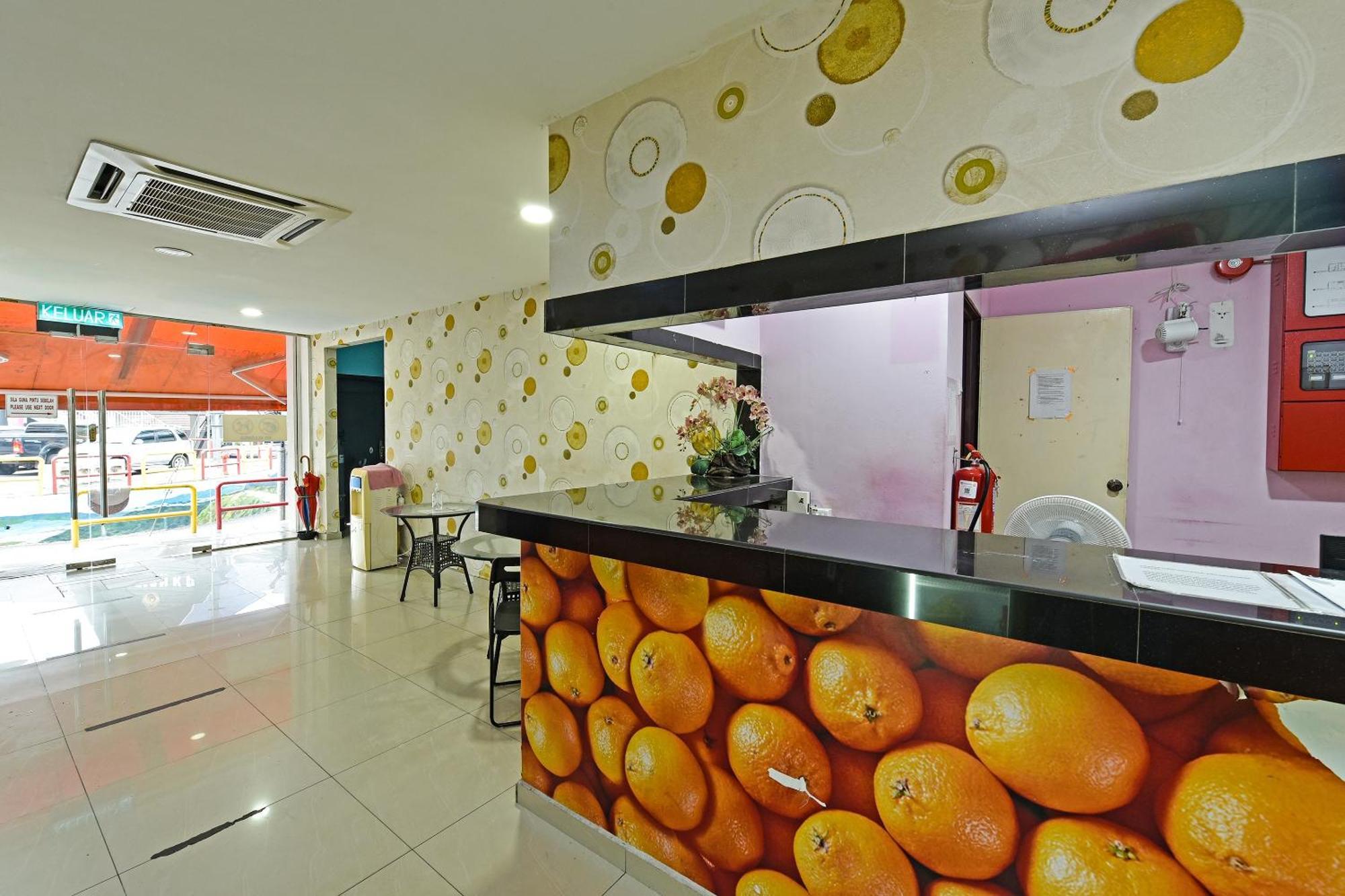 Super Oyo 992 Orange Hotel קואלה פילה מראה חיצוני תמונה